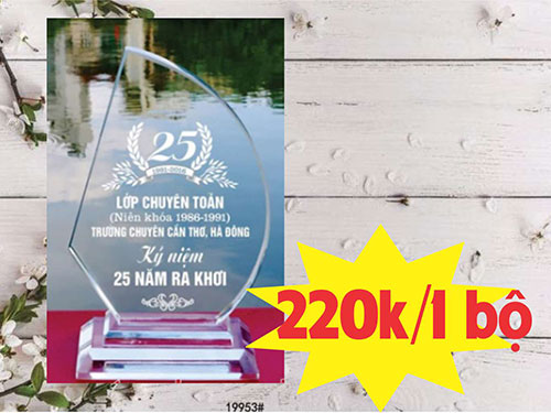 biểu chưng pha lê khuyến mại giá rẻ