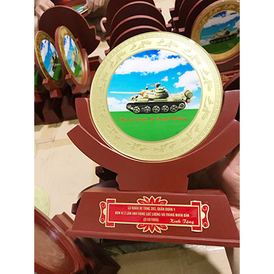 Biểu trưng gỗ đồng HG027