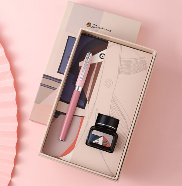 chọn mua bút ký cho sếp nữ cần lưu ý điều gì