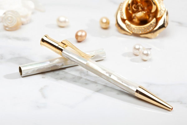 mua bút ký cho sếp nữ cần lưu ý những gì