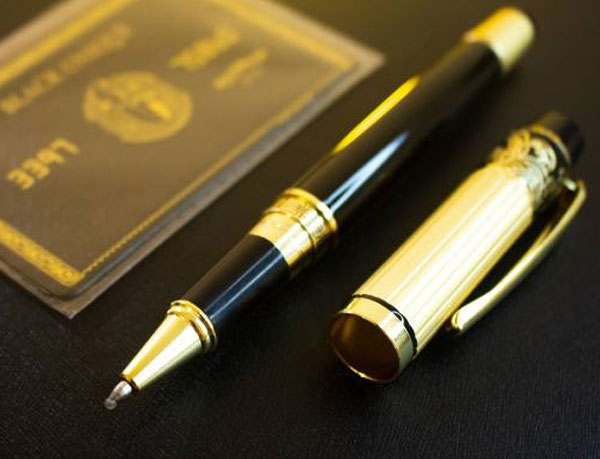 Tại sao nên lựa chọn bút ký làm quà tặng đối tác