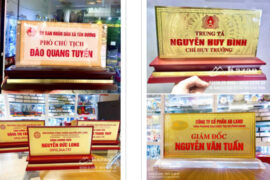 Quy định cần biết về biển chức danh để bàn