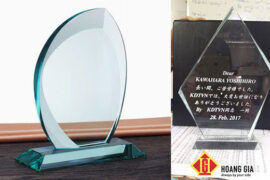Phân biệt kỷ niệm chương pha lê và thủy tinh