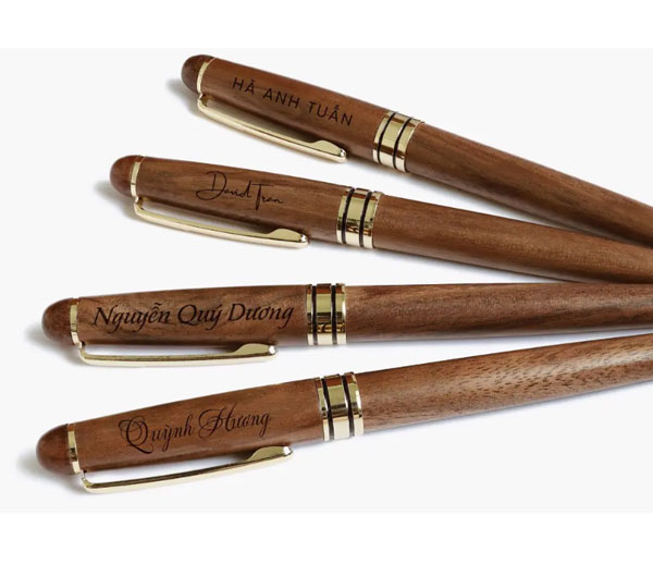 khắc bút gỗ hải phòng