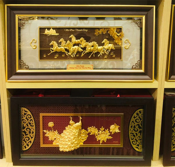 ý nghĩa của quà tặng tranh mạ vàng mừng tân gia