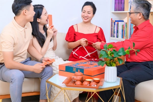 kinh nghiệm biếu quà tết khi đến nhà người yêu