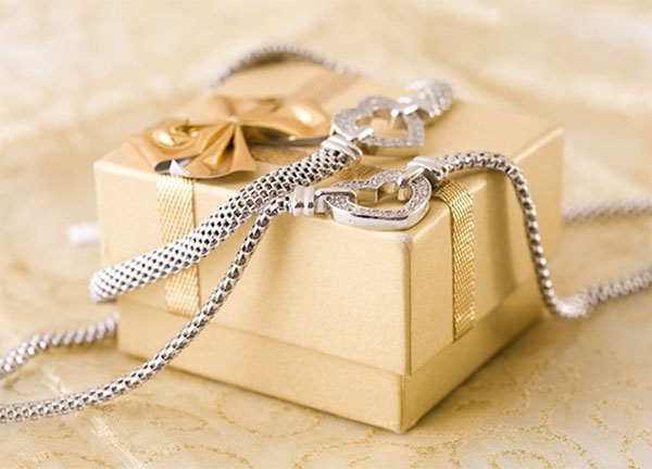 Gợi ý quà tặng ngày Valentine trắng 14/3